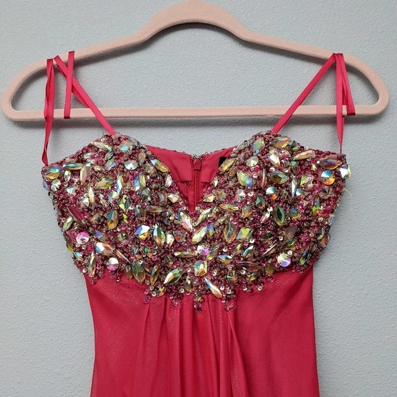 Glamour by Terani Couture Beaded Shimmer Sweetheart Neckline - Picture 3 of 11